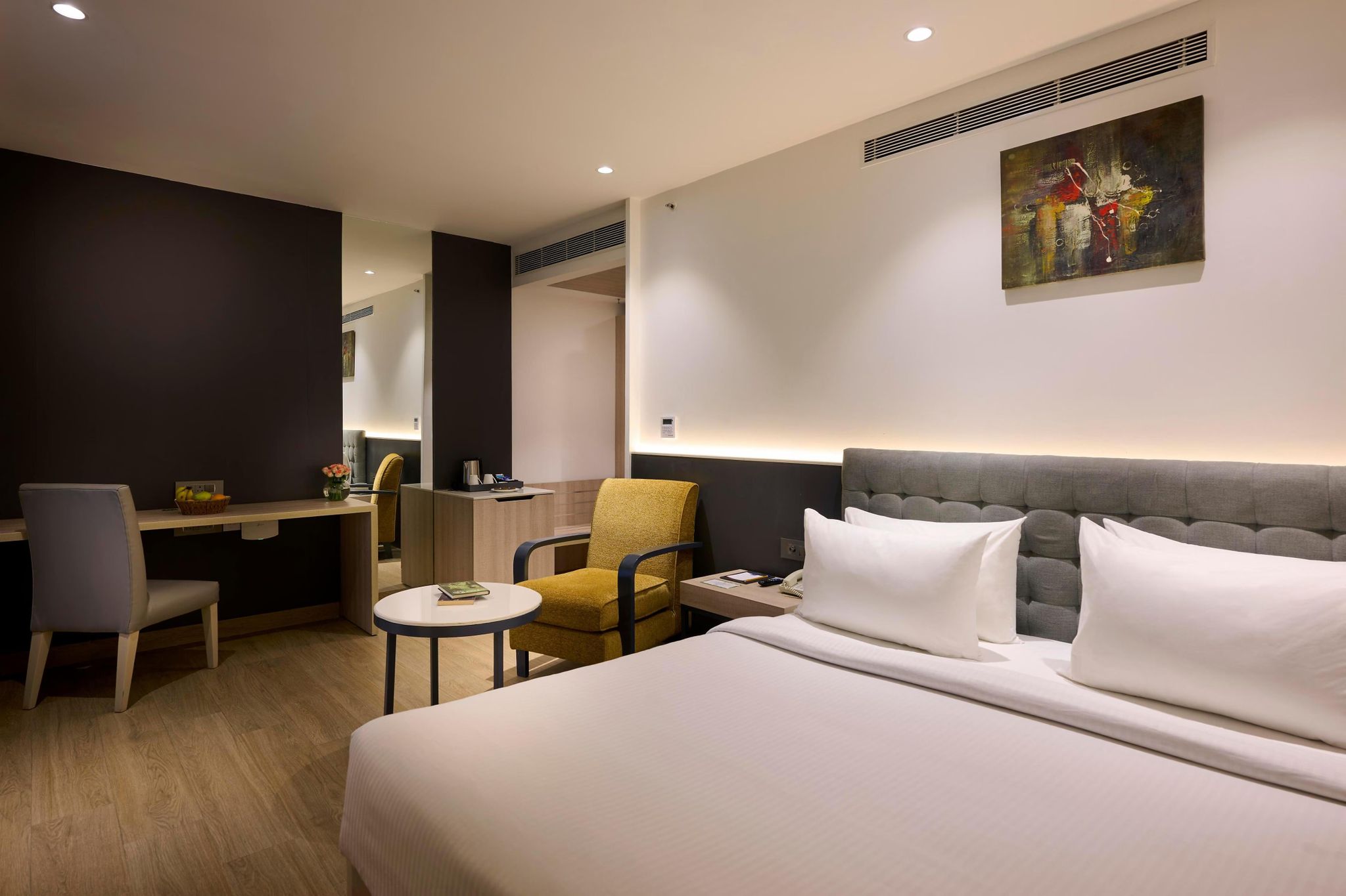 Delite Sarovar Portico Faridabad Deluxe Room, 1 Double Bed 3