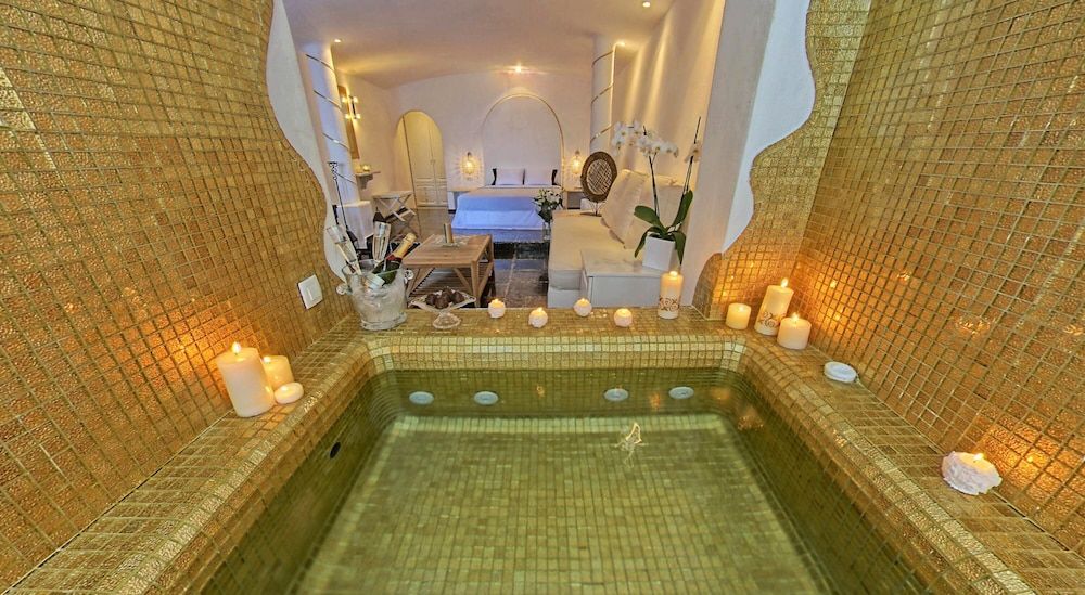 Astarte Suites Honeymoon Suite, Spa Bath, Sea View 3