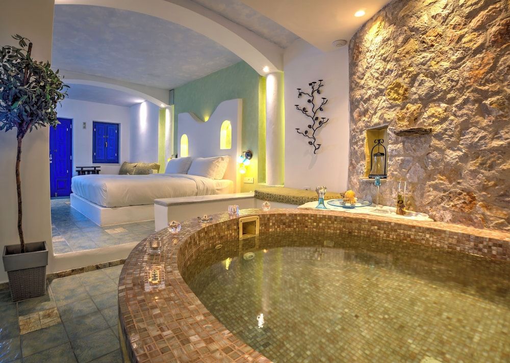Astarte Suites Honeymoon Suite, Spa Bath, Sea View 5