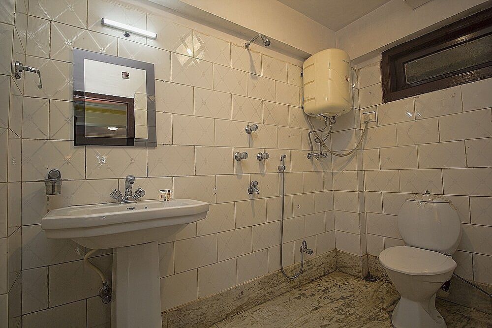 undefined OYO 23349 Totola Inn 8