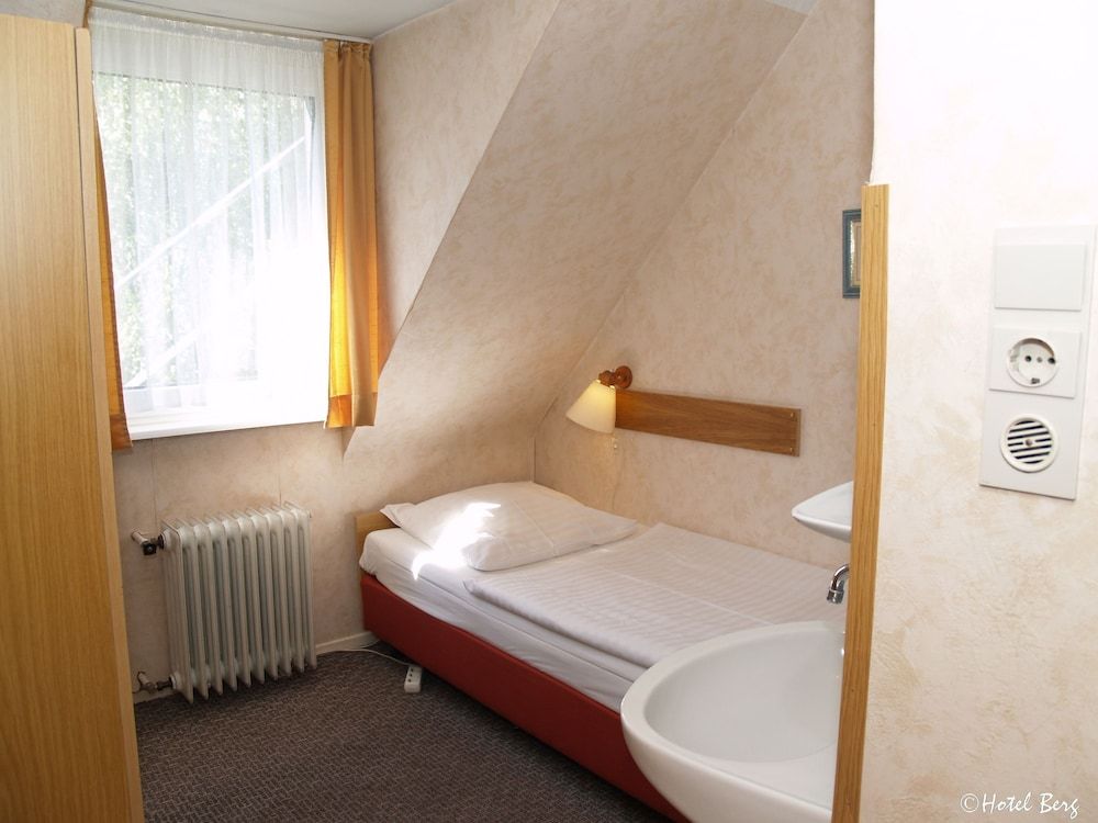 Hotel Berg Standard Single Room, 1 Twin Bed, Shared Bathroom