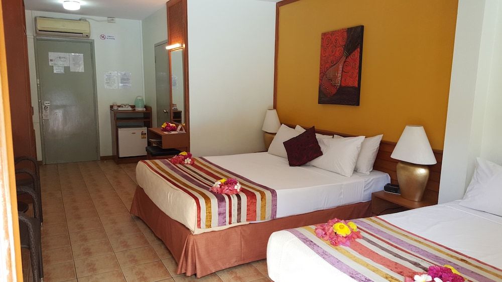 Hexagon International Hotel Poolside Deluxe/Balcony 5