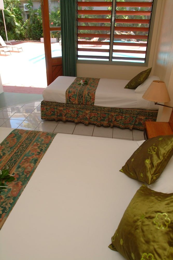 Hexagon International Hotel Poolside Deluxe/Balcony 3