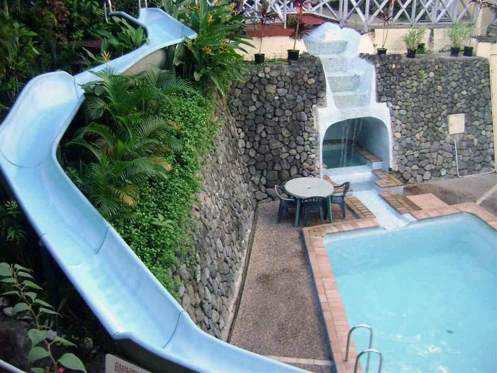 swimming pool [outdoor]