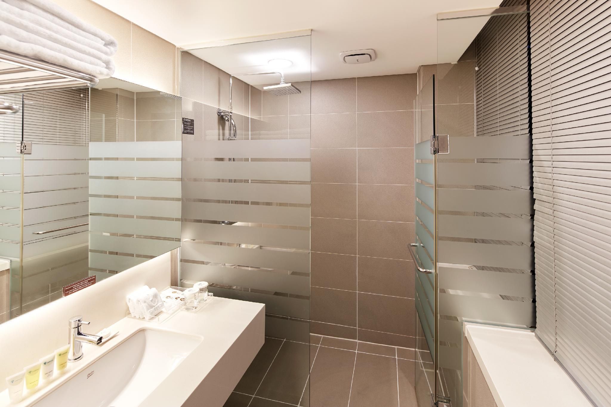 Hotel PJ Myeongdong Quadruple Room 3