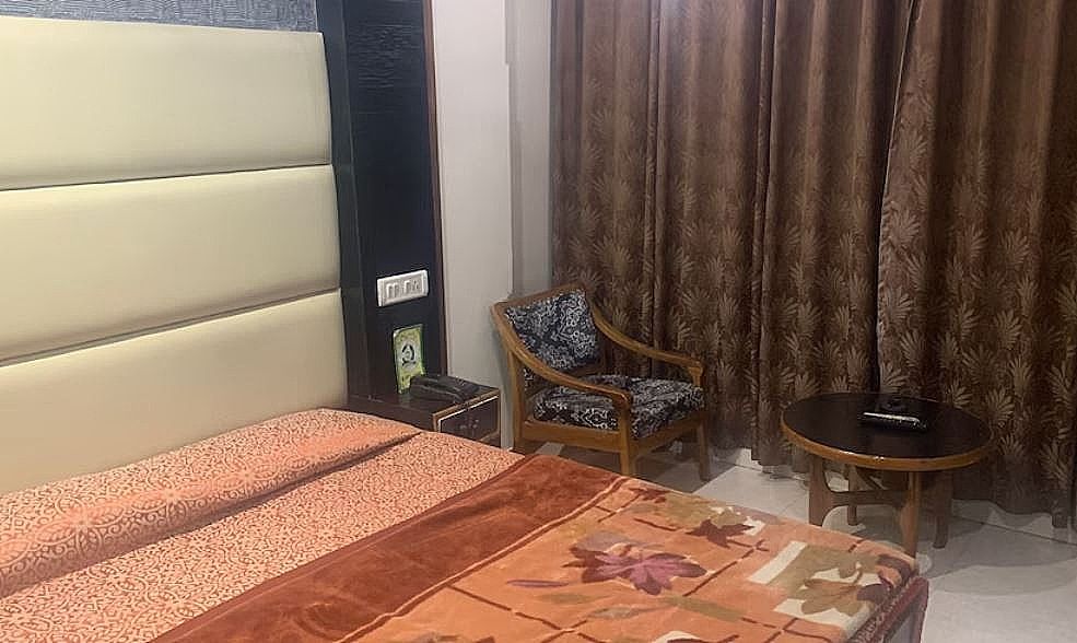 Hotel Cosmos - The Mall Road Shimla Deluxe 3