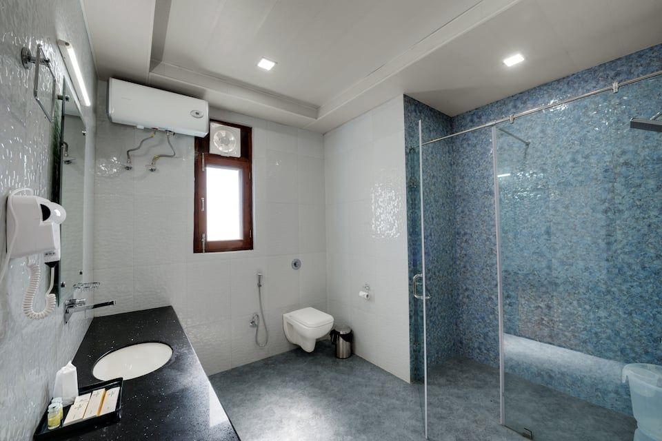 The Twin Tower Hotel Deluxe Room ( Non Valley View) 10