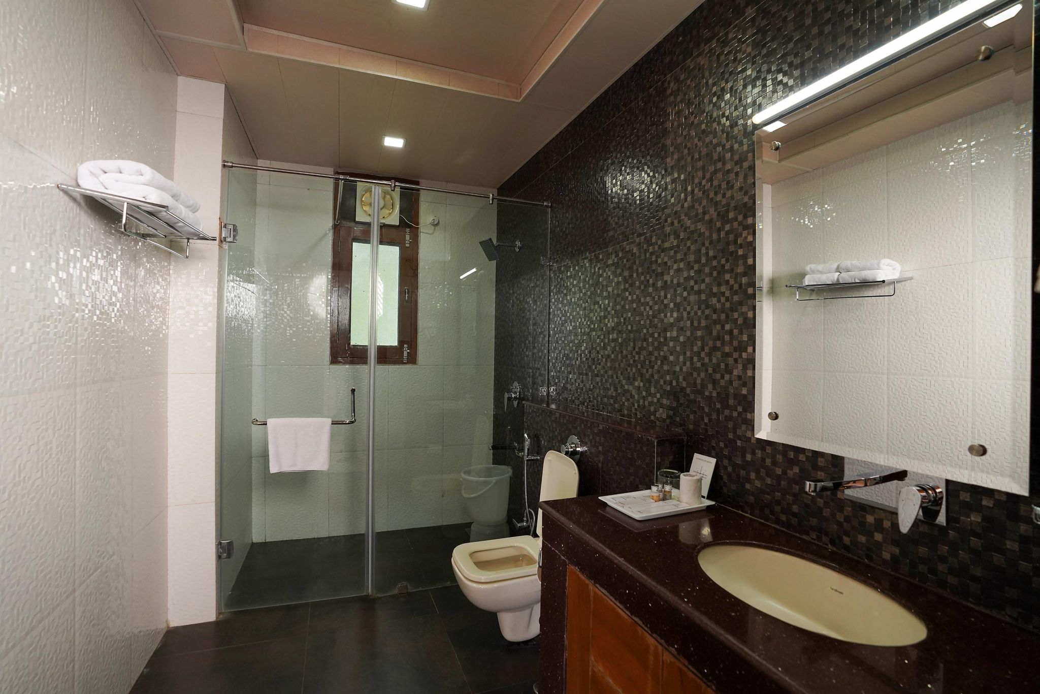 The Twin Tower Hotel Premier Room  7