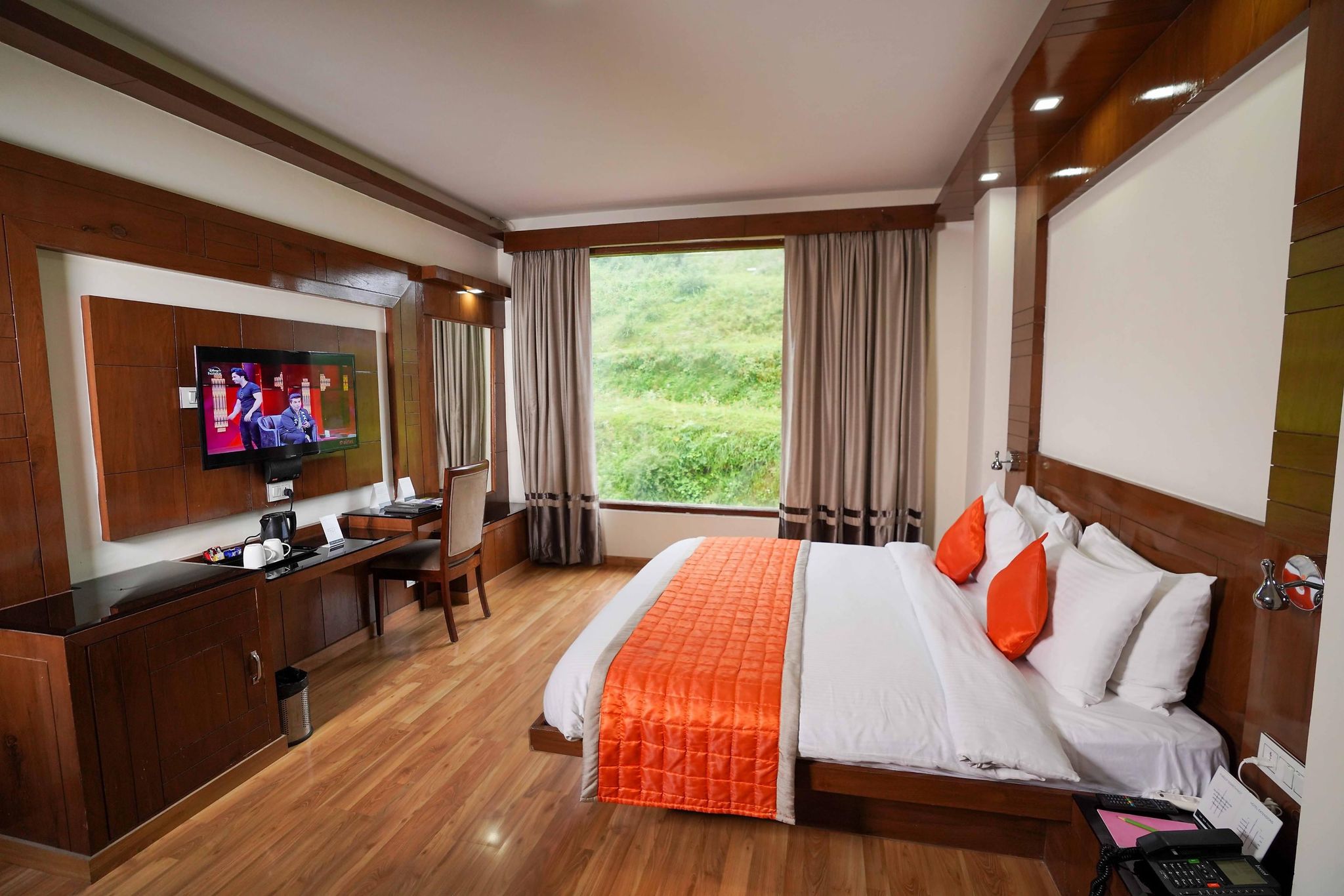 The Twin Tower Hotel Deluxe Room ( Non Valley View) 4