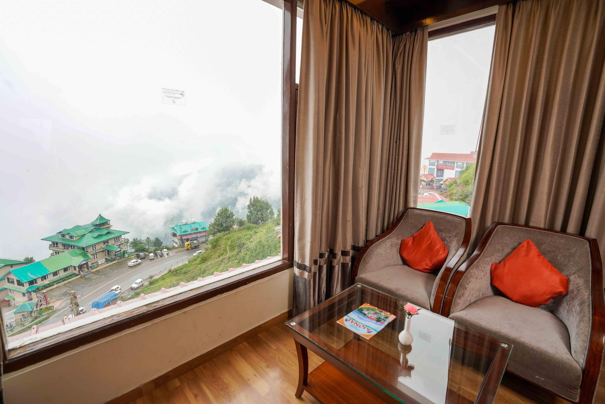 The Twin Tower Hotel Premier Room  8