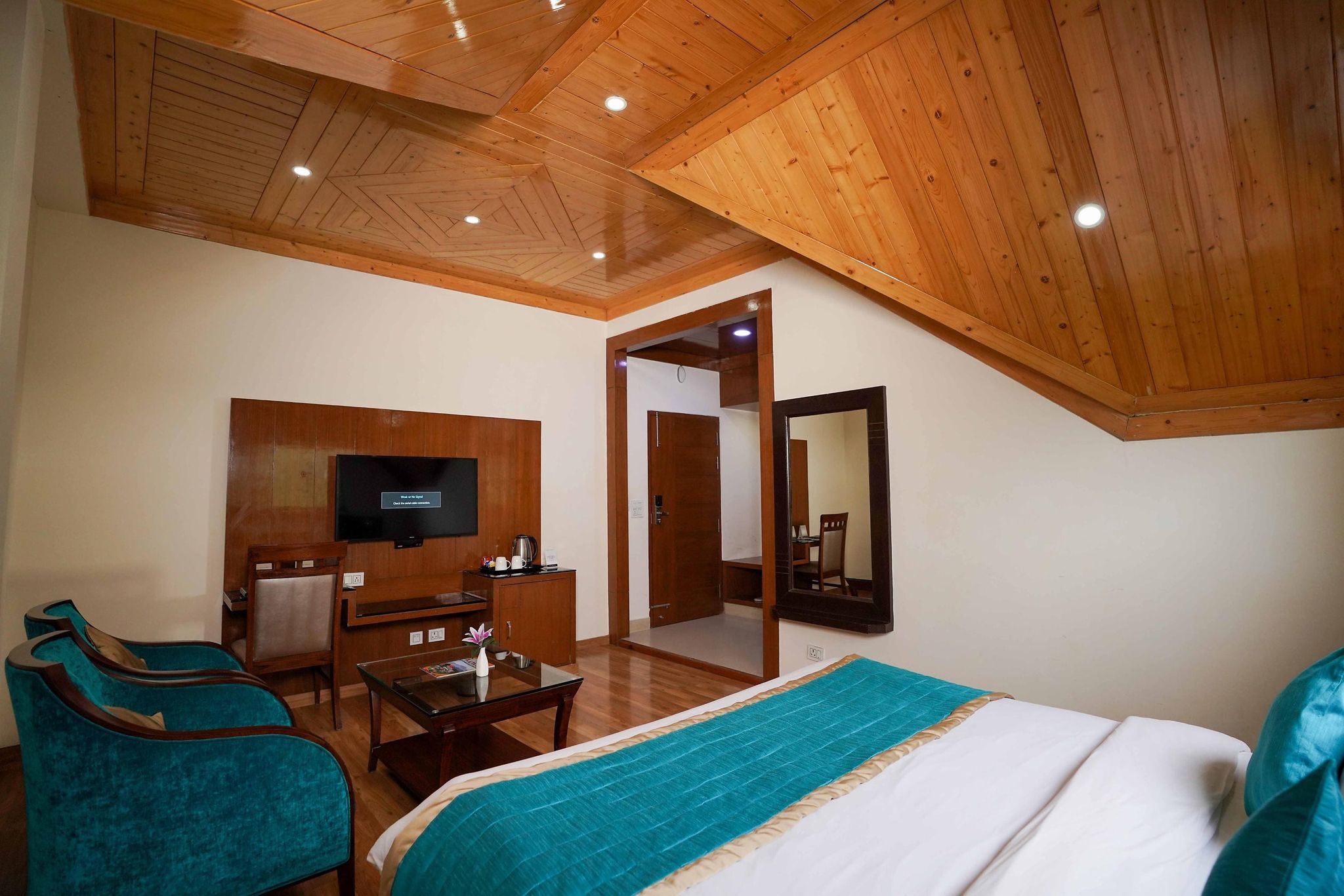 The Twin Tower Hotel Deluxe Room ( Non Valley View) 6