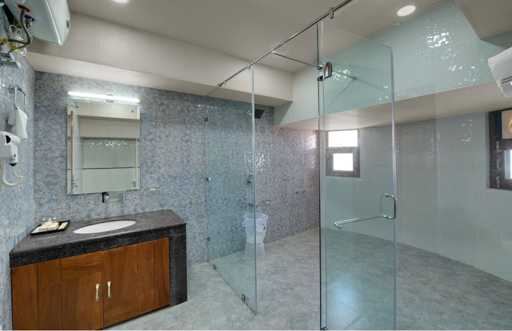 The Twin Tower Hotel Deluxe Room ( Non Valley View) 8