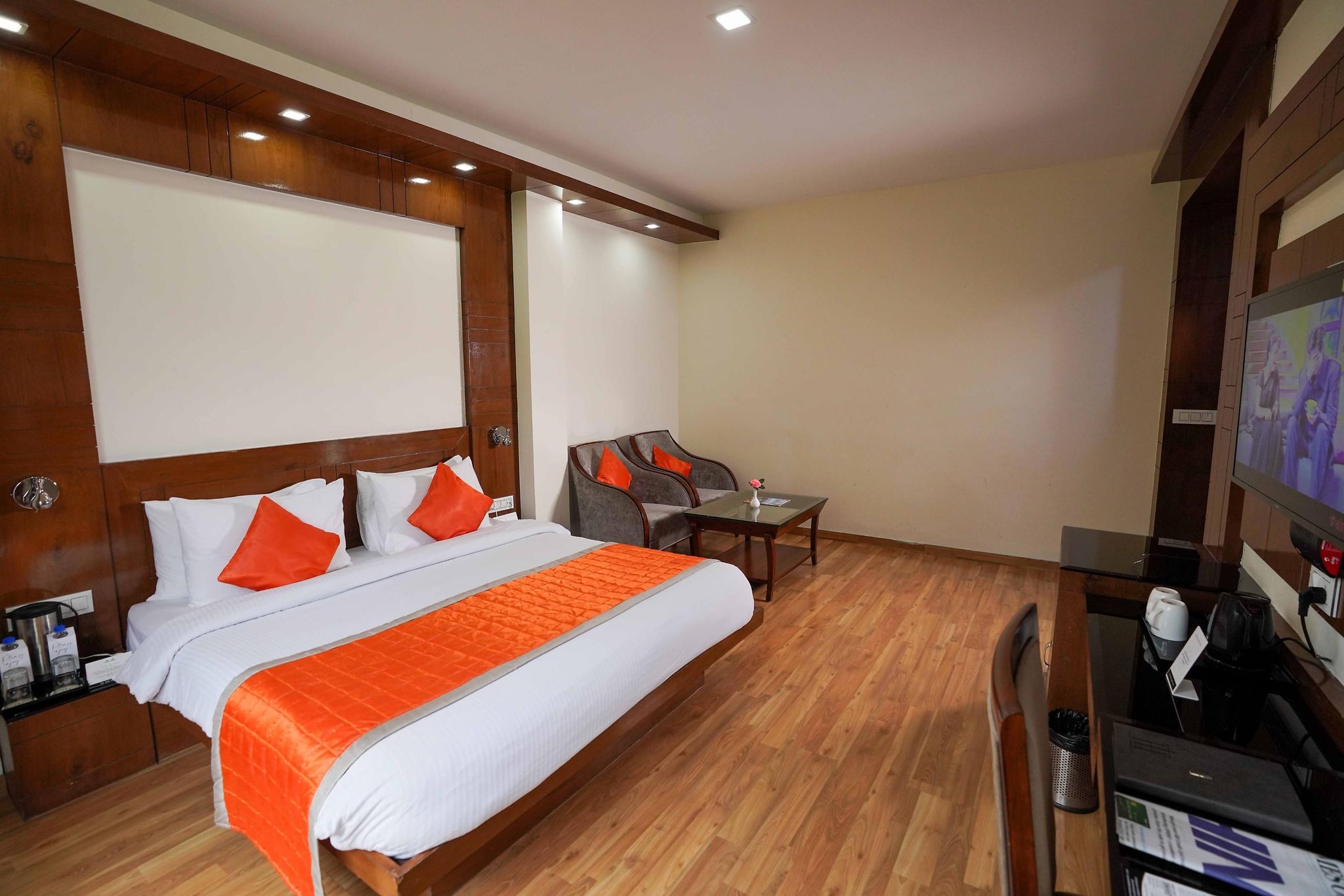 The Twin Tower Hotel Deluxe Room ( Non Valley View) 3