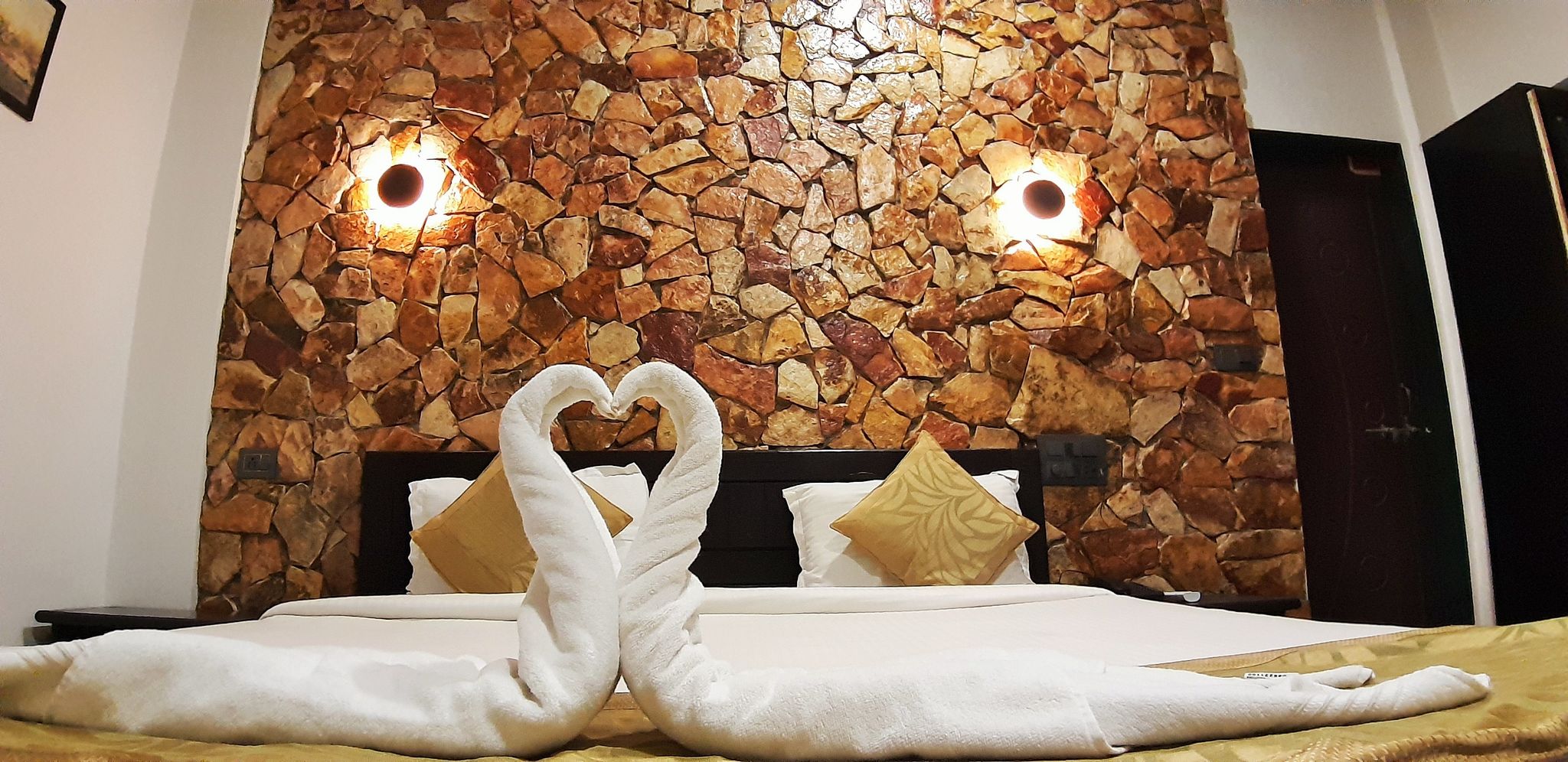 Gir Lions Paw Resort With Swimming Pool Deluxe AC Rooms 5