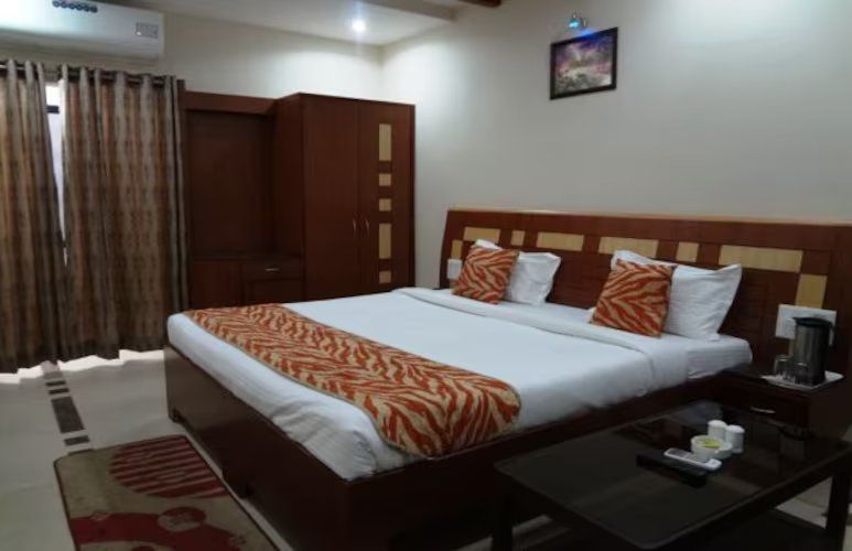 Hotel Vinayak Palace Deluxe Double Bed Room 4