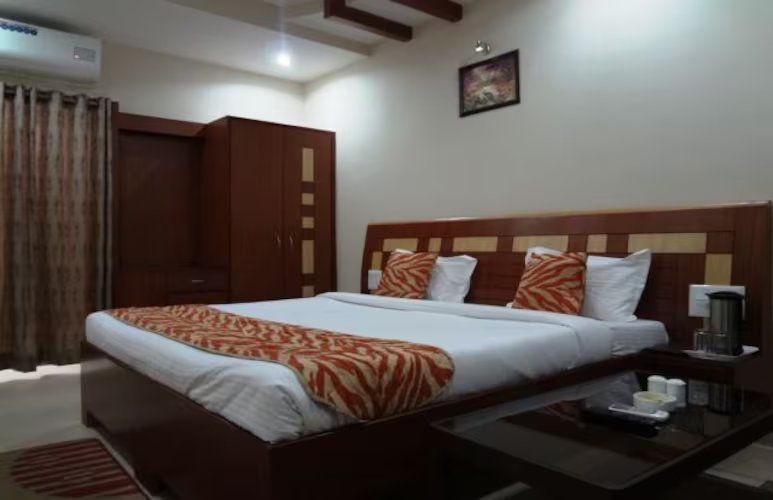 Hotel Vinayak Palace Deluxe Double Bed Room