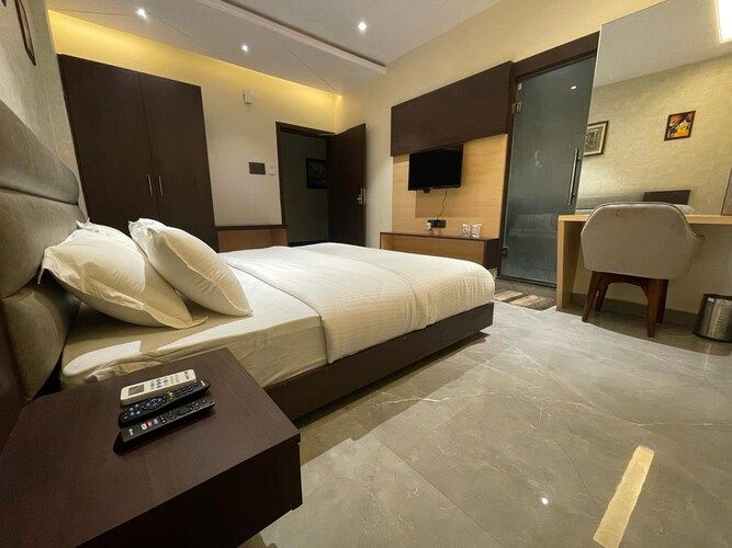 EXECUTIVE DELUXE ROOM
