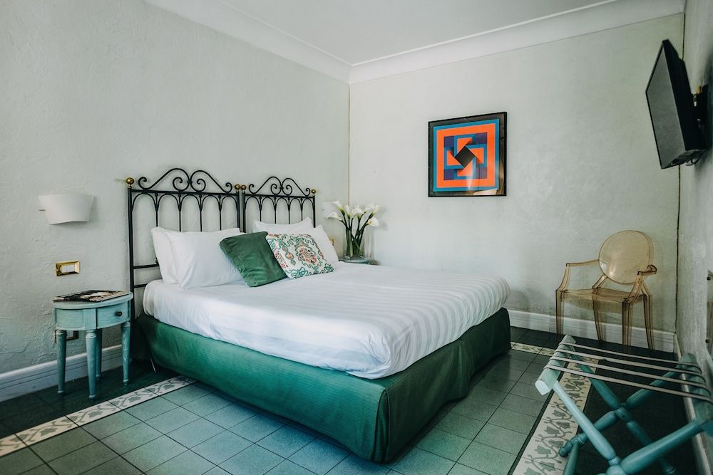 undefined Costantinopoli 104 8