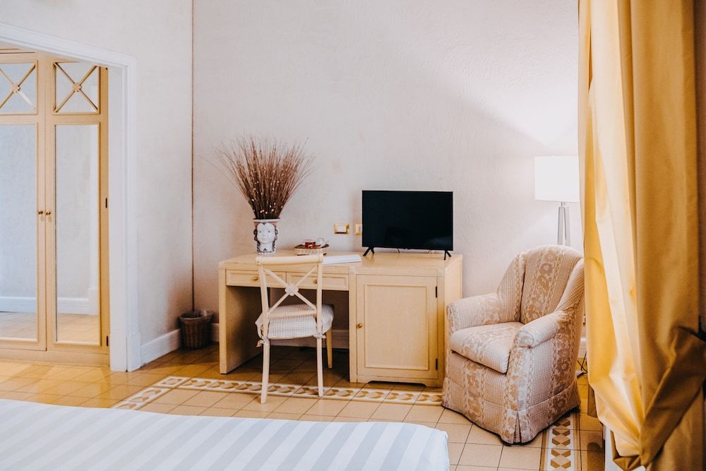 Costantinopoli 104 Classic Double or Twin Room 11