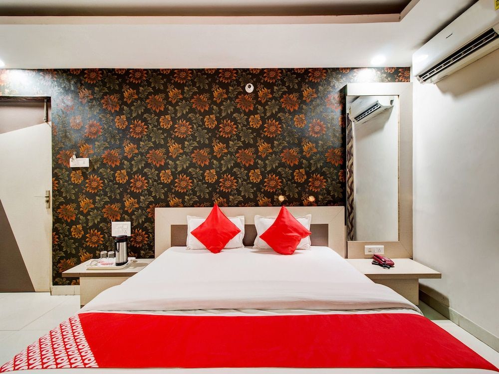 OYO 27696 Jai Ganesh Banquet Hall & Rooms Deluxe Double or Twin Room, 1 Queen Bed