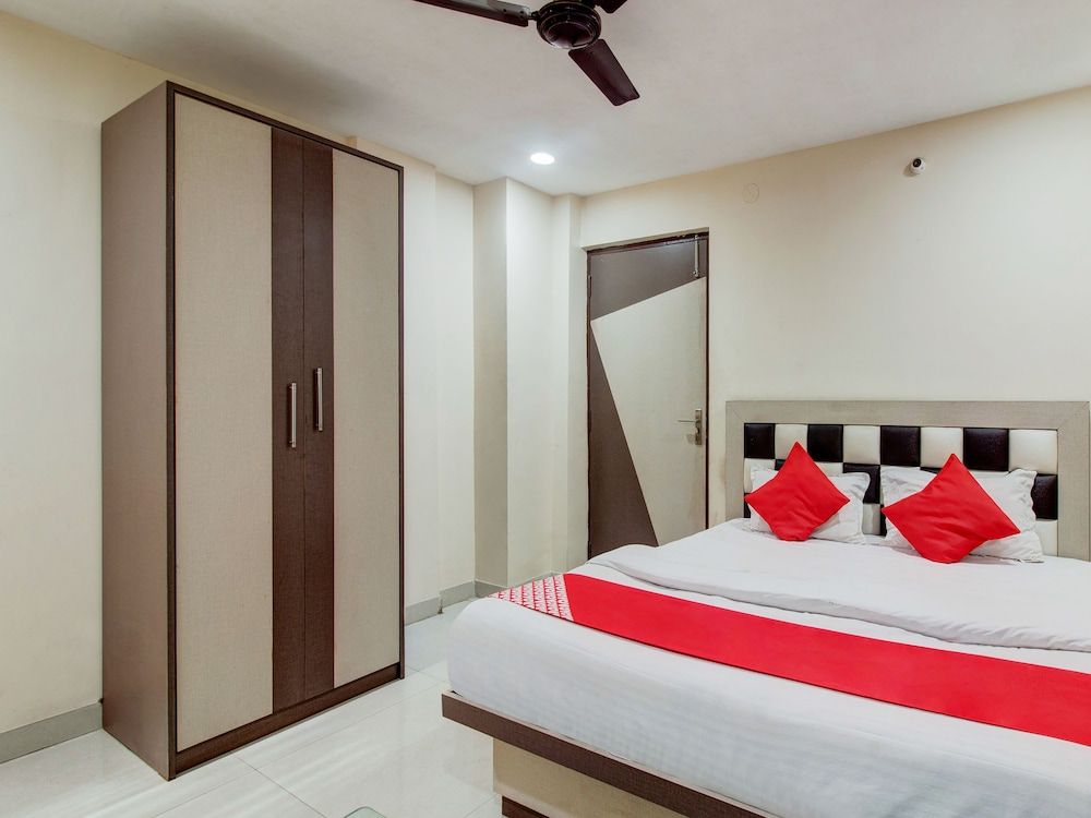 undefined OYO 27696 Jai Ganesh Banquet Hall & Rooms 6