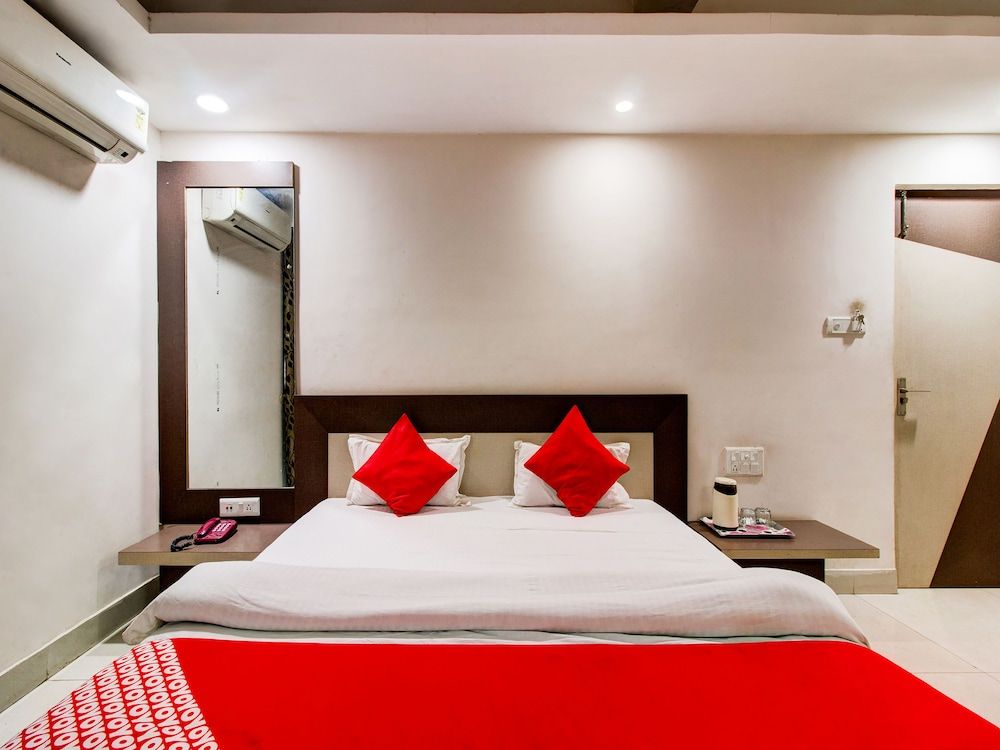 undefined OYO 27696 Jai Ganesh Banquet Hall & Rooms 9