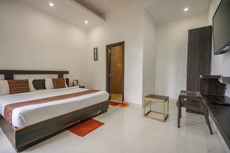 The Golden Sunrise Hotel Deluxe Non- Valley View Room 8