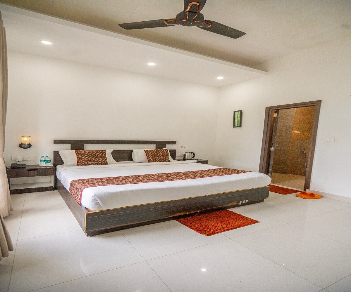 The Golden Sunrise Hotel Deluxe Non- Valley View Room 2