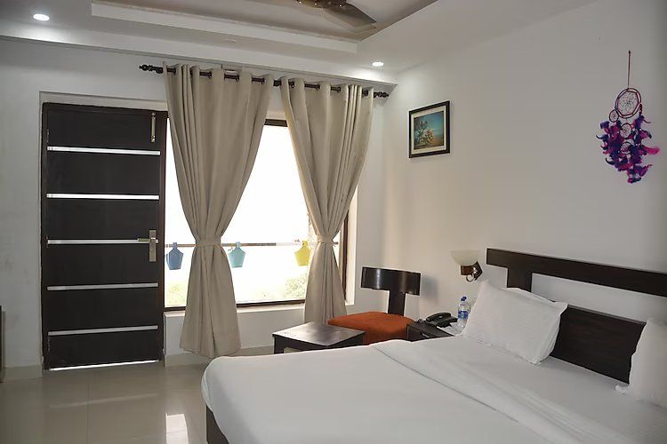 The Golden Sunrise Hotel Deluxe Non- Valley View Room 10