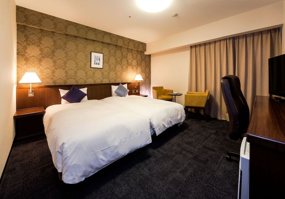 Daiwa Roynet Hotel Kobe Sannomiya Twin Room, Smoking