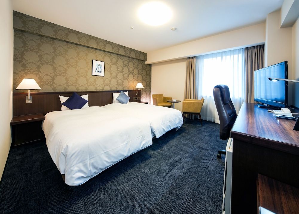 Daiwa Roynet Hotel Kobe Sannomiya Twin Room, Smoking 2