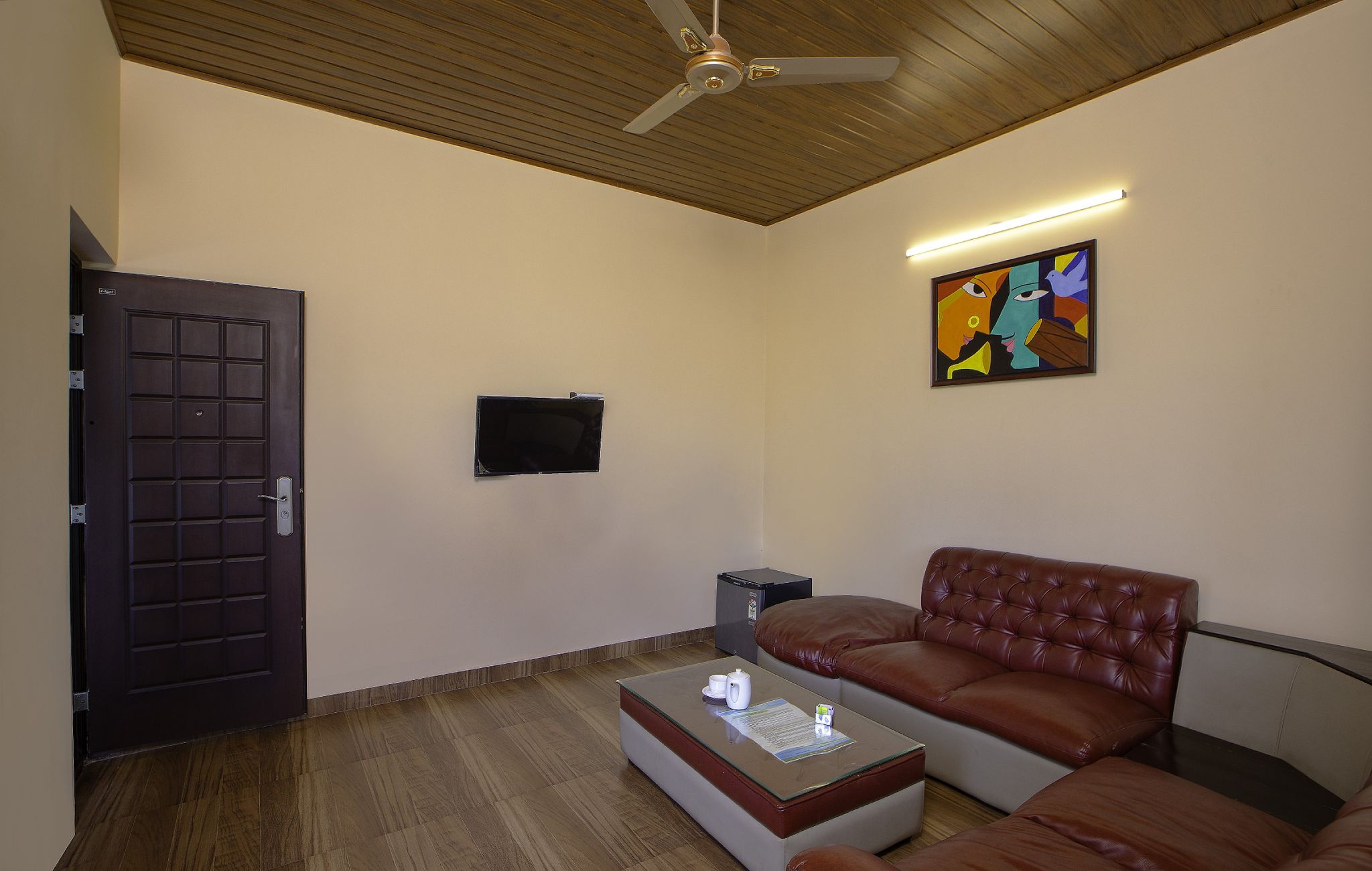 Eterno Camellia and Elettaria Executive valley view Room 24