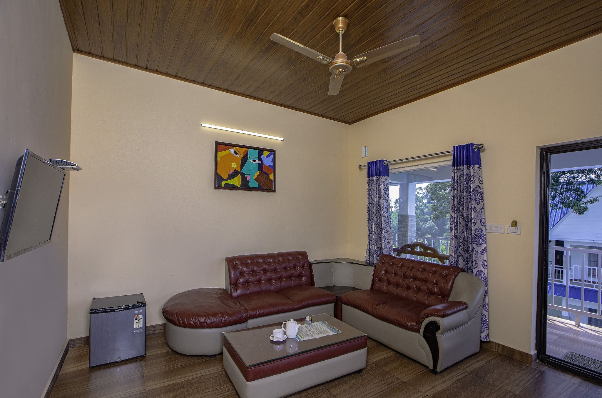 Eterno Camellia and Elettaria Executive valley view Room 23