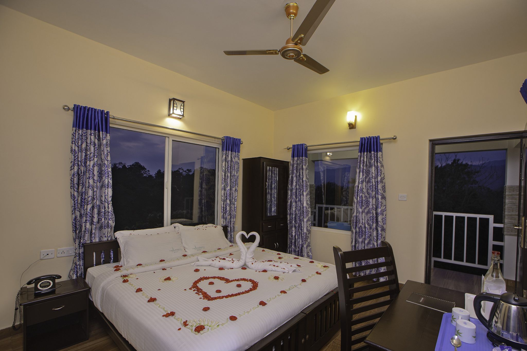 Eterno Camellia and Elettaria Executive valley view Room 3