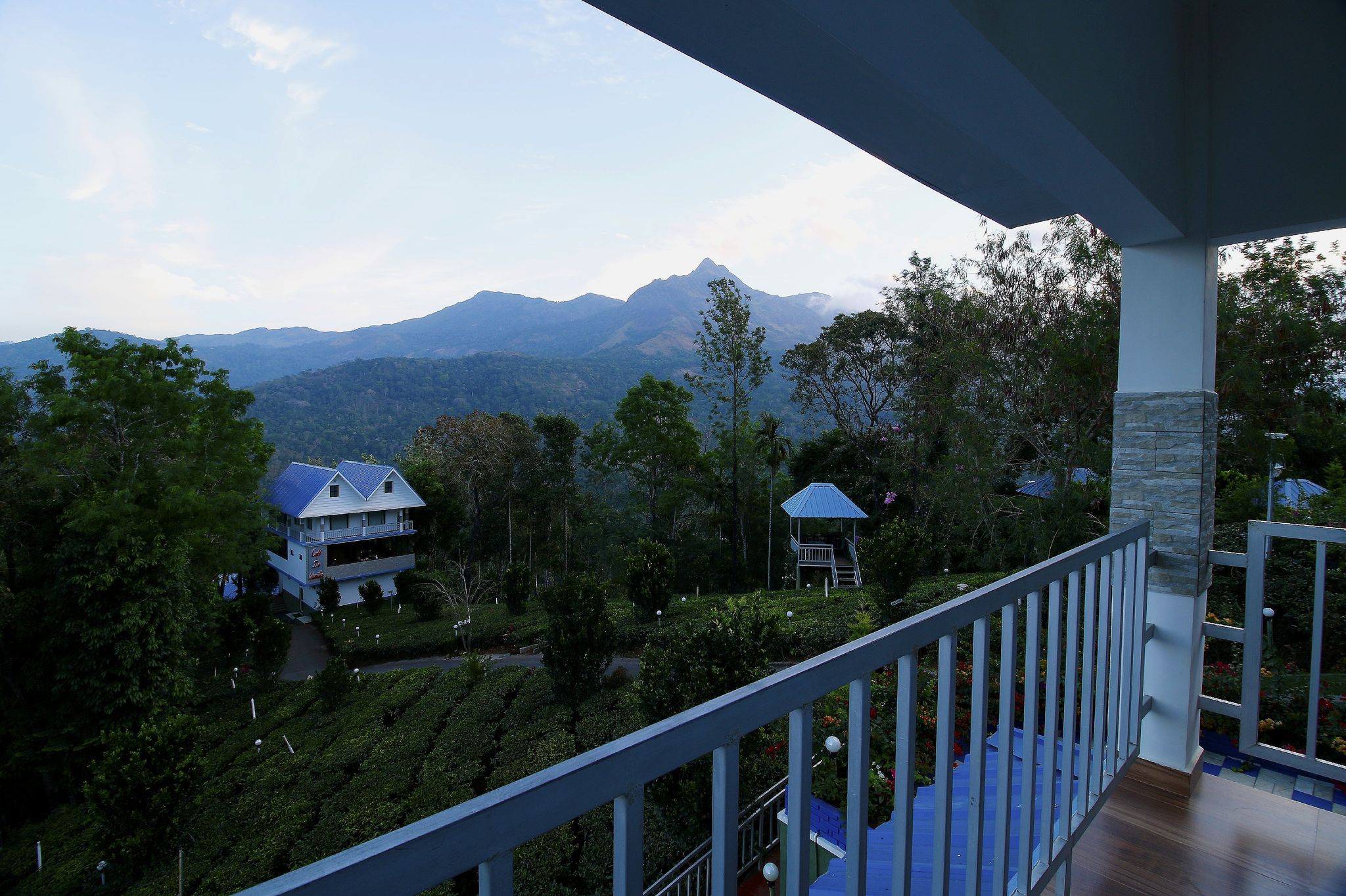 Eterno Camellia and Elettaria Executive valley view Room 14