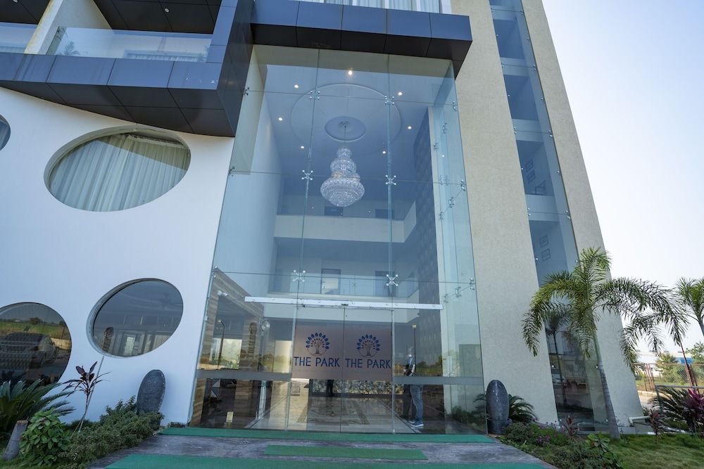 undefined Hotel The Park 3