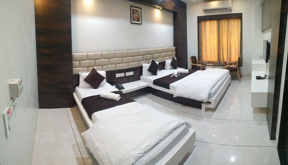 Hotel Fun City Standard Triple AC Room 4
