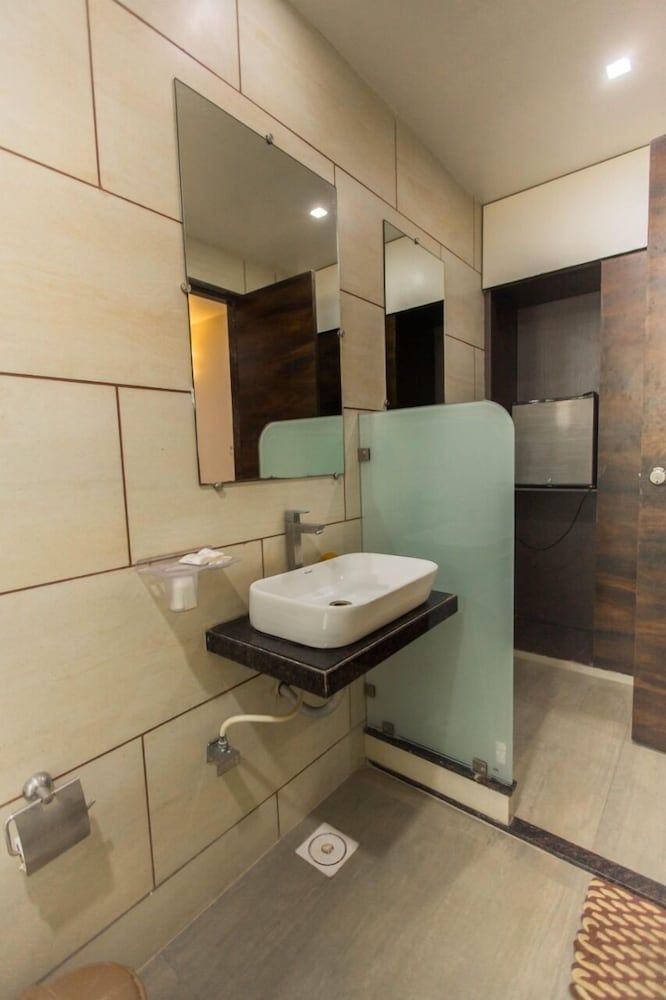 Hotel Fun City Standard Triple AC Room 2