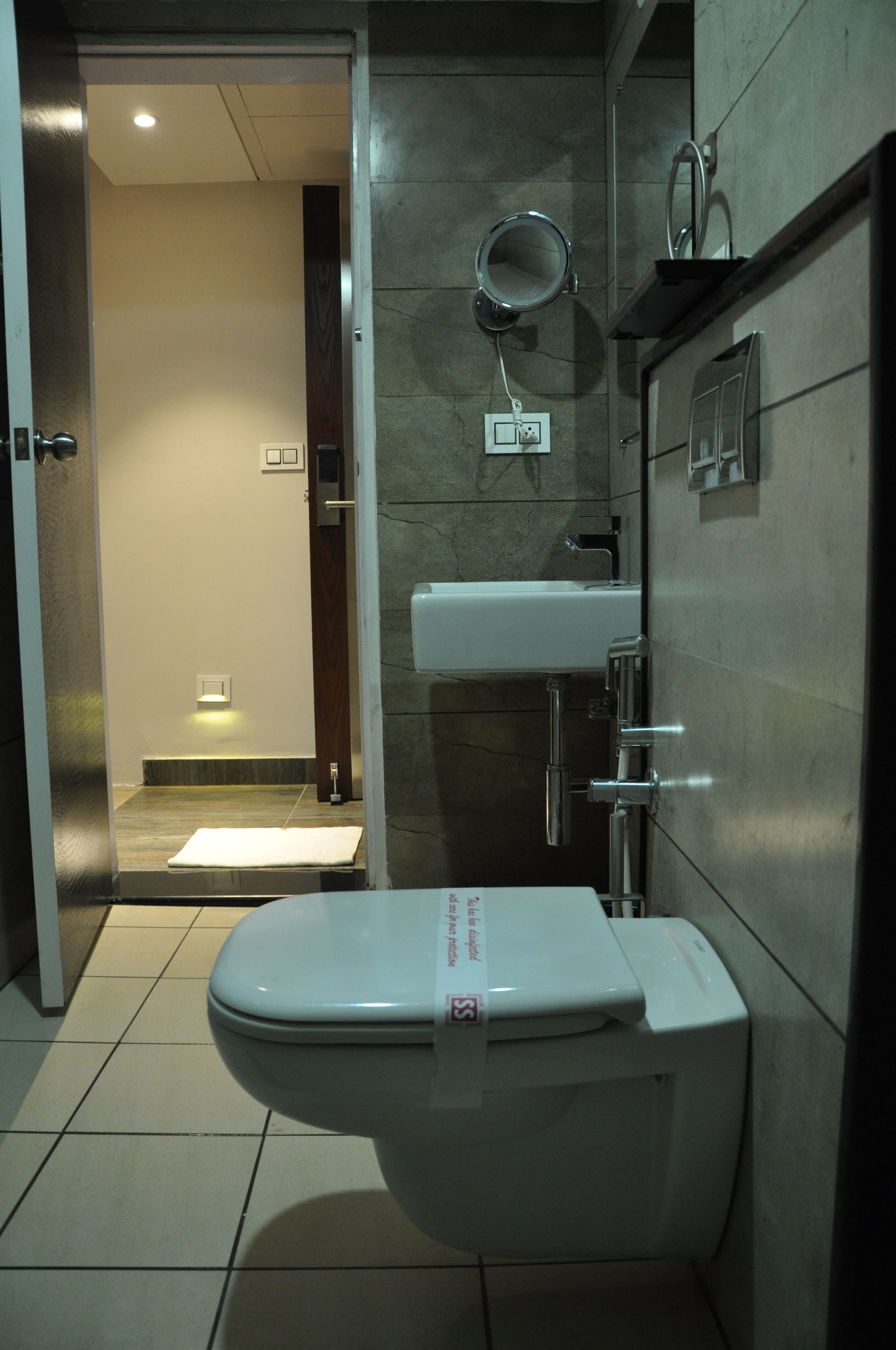 Shaans I Suites-Trichy Deluxe AC Room 9