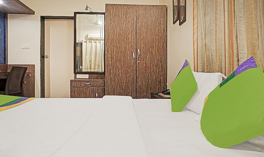 Treebo Excellent Home Deluxe Double Room 6