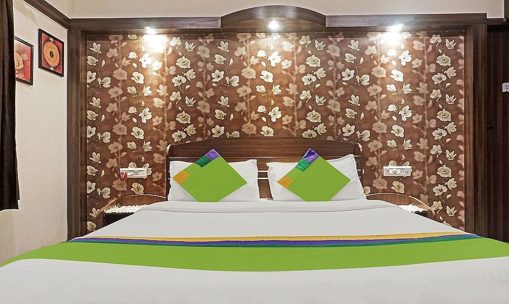 Treebo Excellent Home Deluxe Double Room 11