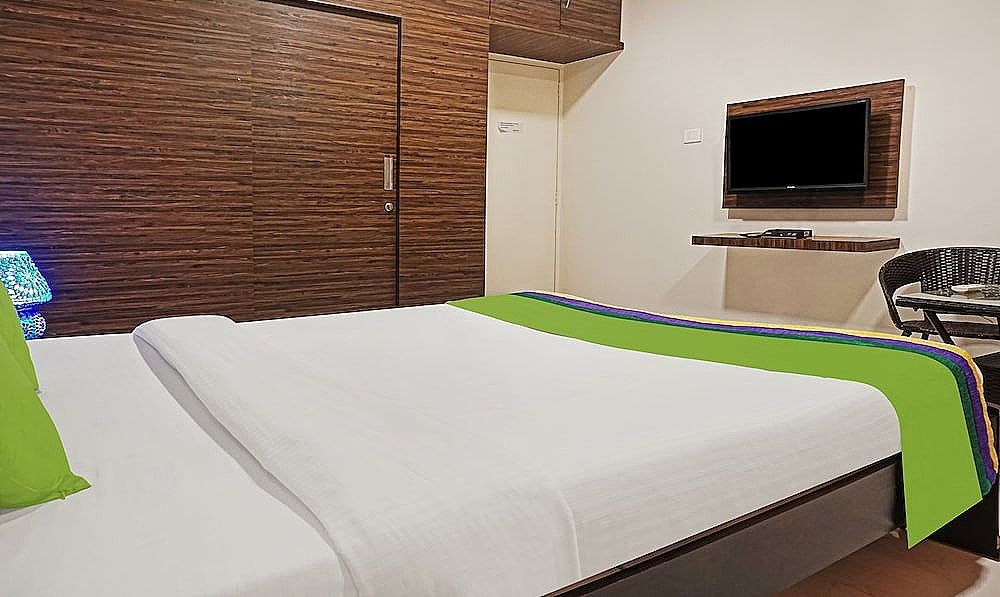 Treebo Excellent Home Deluxe Double Room 14
