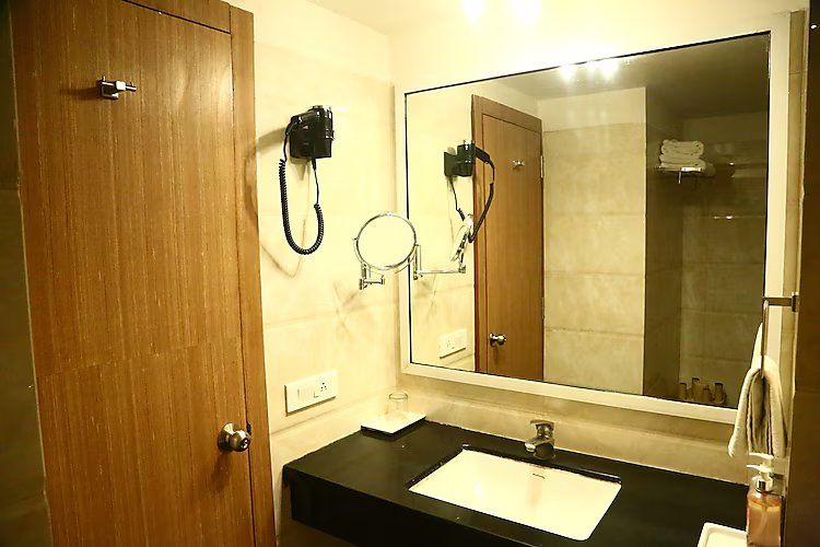 Castle Inn Executive Room 4