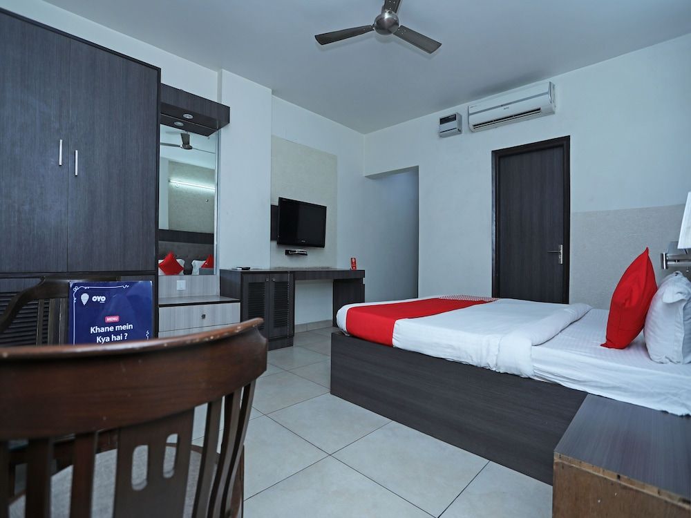 undefined OYO 5192 Laj Regency 2