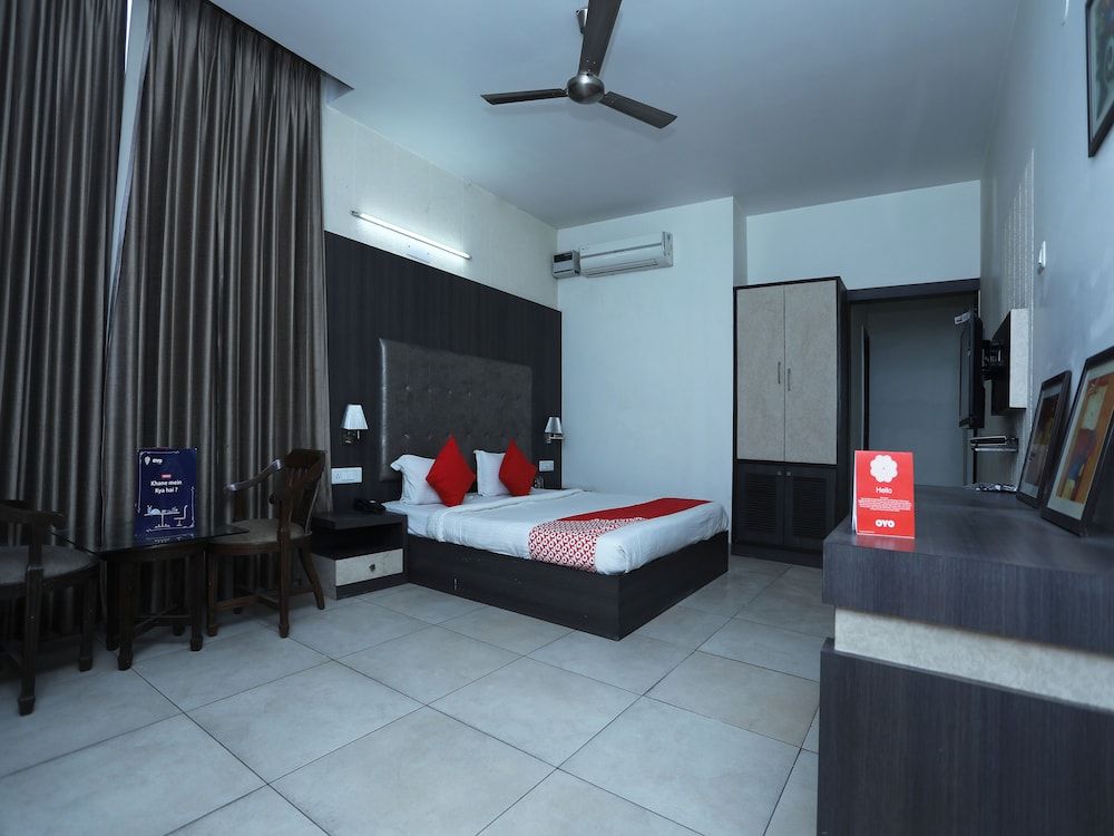 undefined OYO 5192 Laj Regency 9