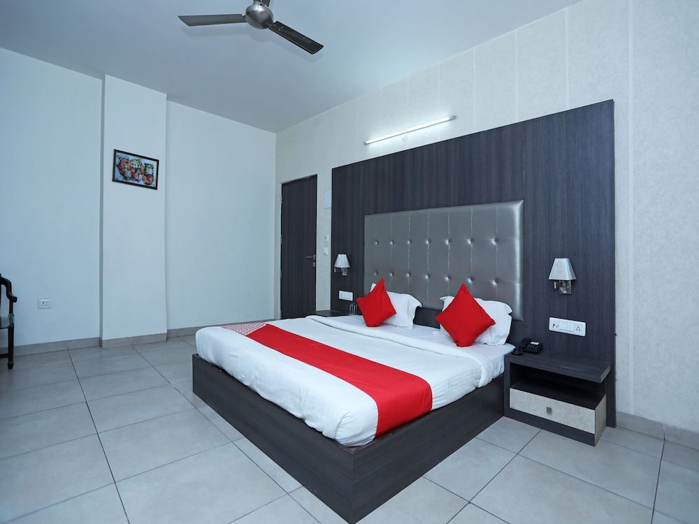 undefined OYO 5192 Laj Regency 5