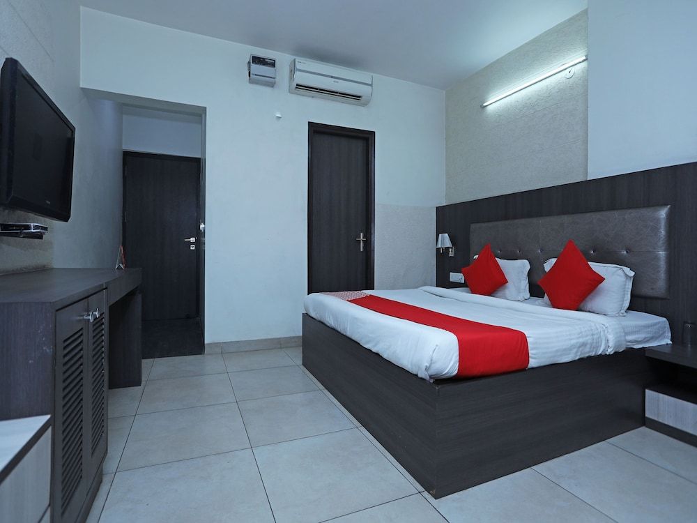 undefined OYO 5192 Laj Regency 10