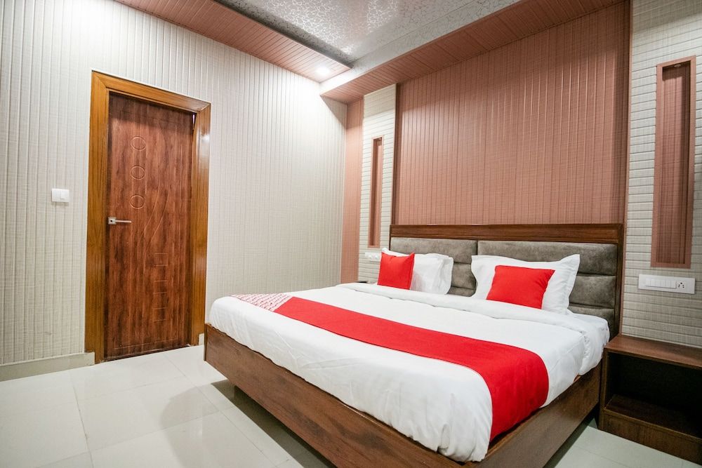 OYO 43682 Rose Double or Twin Room 9