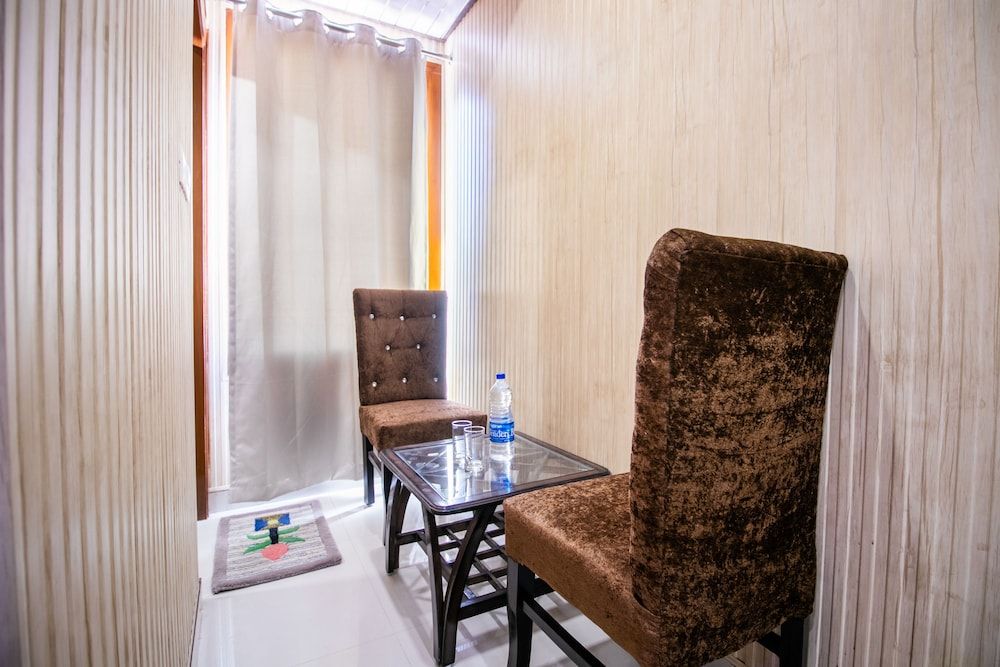 OYO 43682 Rose Double or Twin Room 16