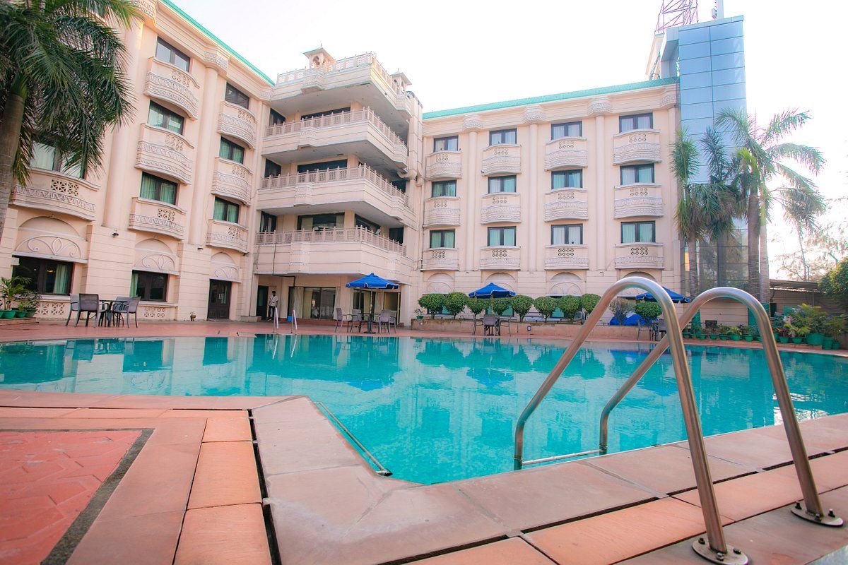 Hotel Empires